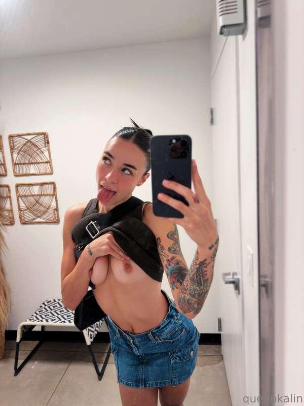 Coffee shop tiddies