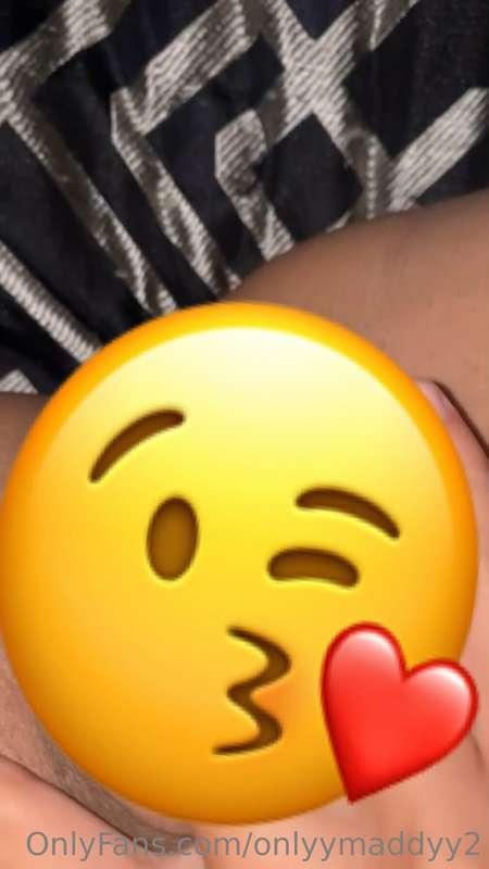 Hey babes, I have a 1 min video and three new pics send a $3..