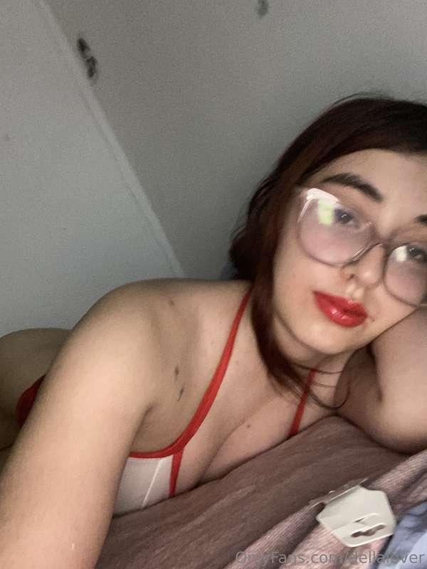 risk getting caught to be naughty with me?🤭
