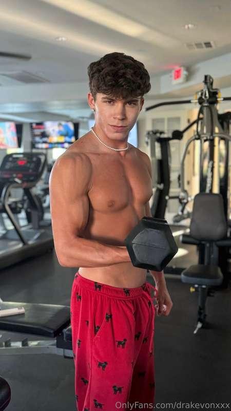 Going LIVE 😈🍆 10pm EST Monday June 2nd! Be ready with tips t..