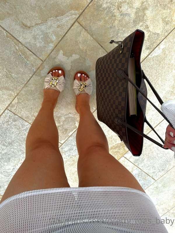 Off to the beach 🌴🤍🍦