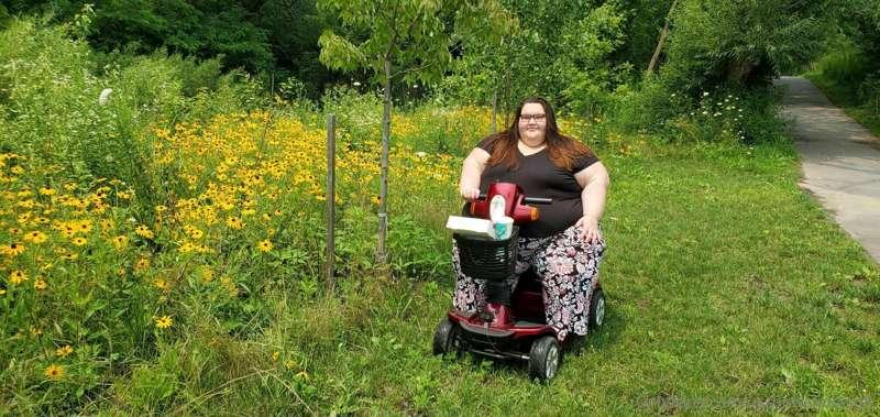 ✨ A fat girl in the wild✨ I love sunflowers and daisies but ..