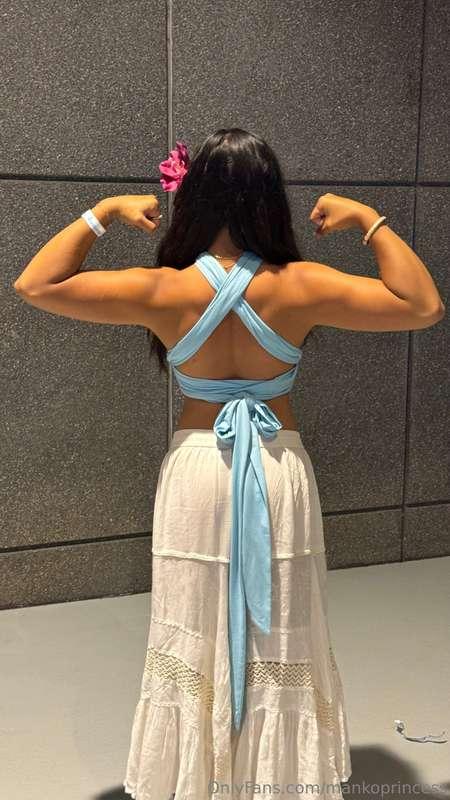Should I post more muscle mommy content are you guys into th..