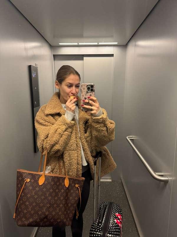 Good morning🥰 on my way to shooting what about you guys?😍 wi..
