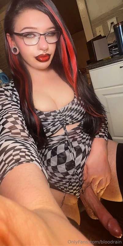 Get on your knees and worship me 😈 I wanna see every inch cr..
