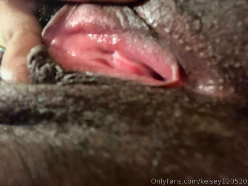 my pussy wants your tongue there daddy😩😋👅👅👅💓