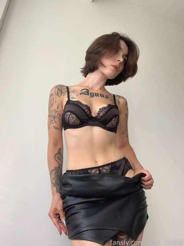 if i was your roommate would you fuck me whenever i asked for it? :3

♡ #fyp #bigtiddygothgf #lingerie #altgirl #gothgirl #egirl #tattooed #alt #alternative #pale ♡