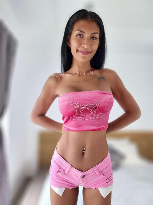 Good morning daddy, cum play with me! 😊💕✨