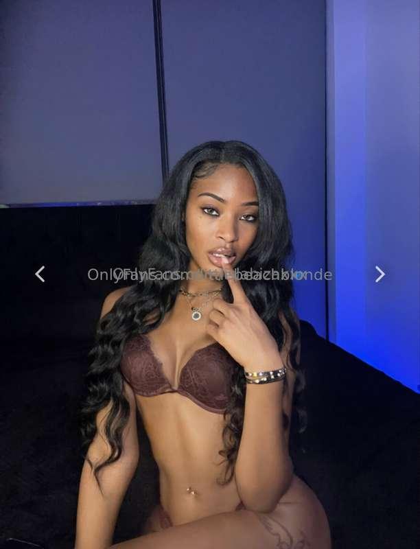 🚨🚨🚨🚨🚨🚨🚨🚨🚨Beautiful ebony model @islabizaxxx is ONLINE!!😈😈 FI..