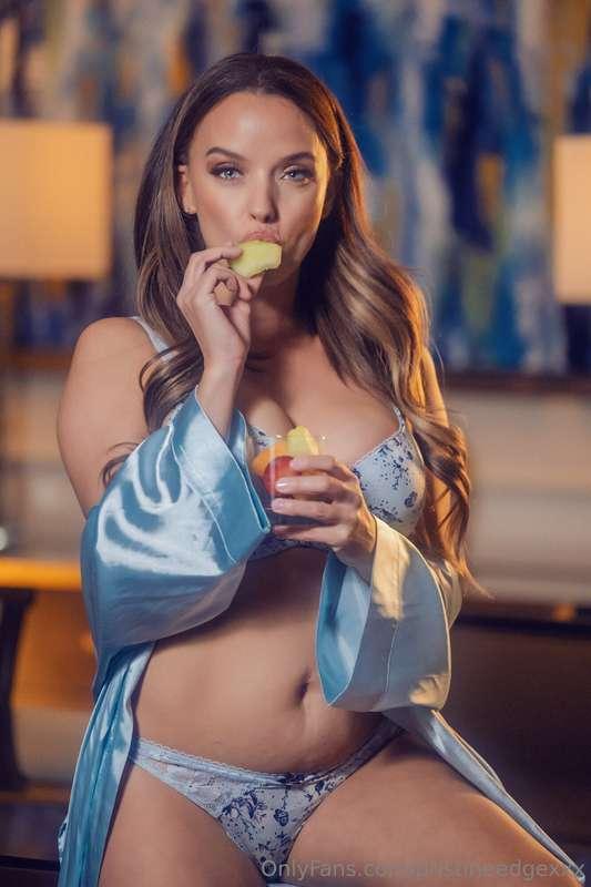 I have something sweet for you.. dm for a special **treat**