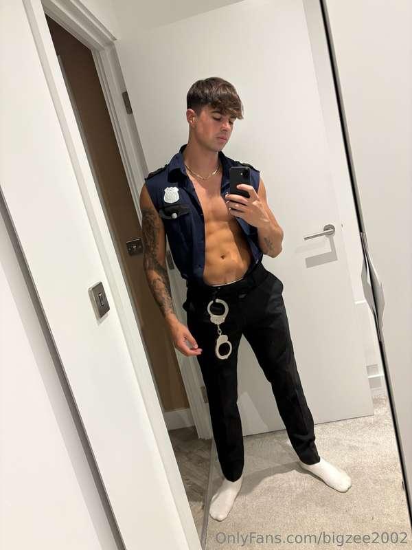 Locked, loaded and ready to shoot 😏💦