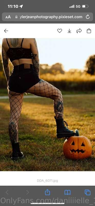Happy Halloween bitches 🎃🖤😘