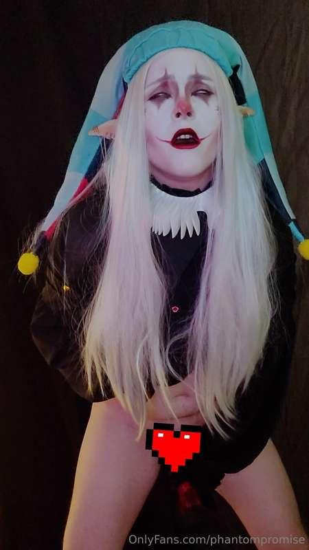 Step right up! Come watch the little clown twink's stupendou..