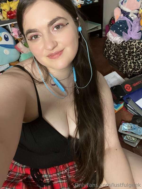 Cute pics of me opening pokemon cards!