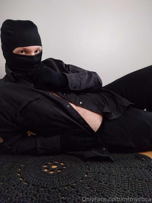 Onko parempi vastustella vai antautua viettelykselle? 😌🖤