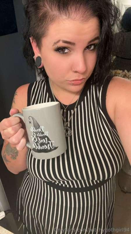 Morning coffee in my favorite witchy mug 🥰💋 Good morning!