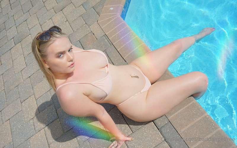 @baddangel Cum join me in the pool, babe 💙
