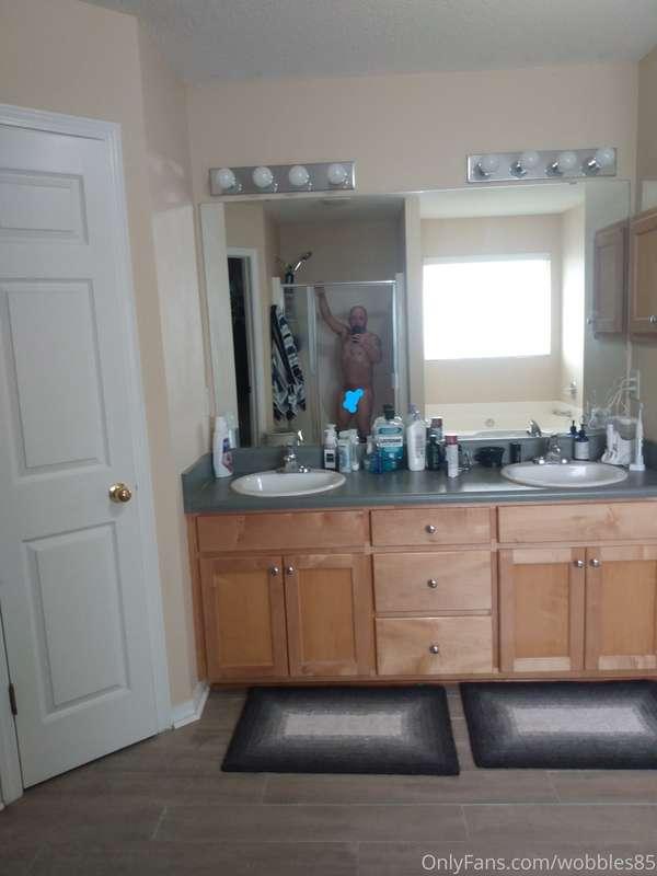 Would u fuck me in this bathroom?.... I'd fuck me in this ba..