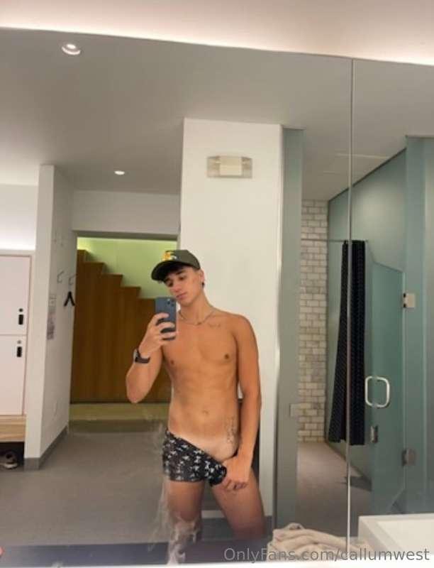 Top’s gone, but the gains stayed 🏋️‍♂️✨