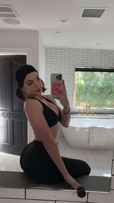i'm about to take a hot shower... wanna join me? 🥰
