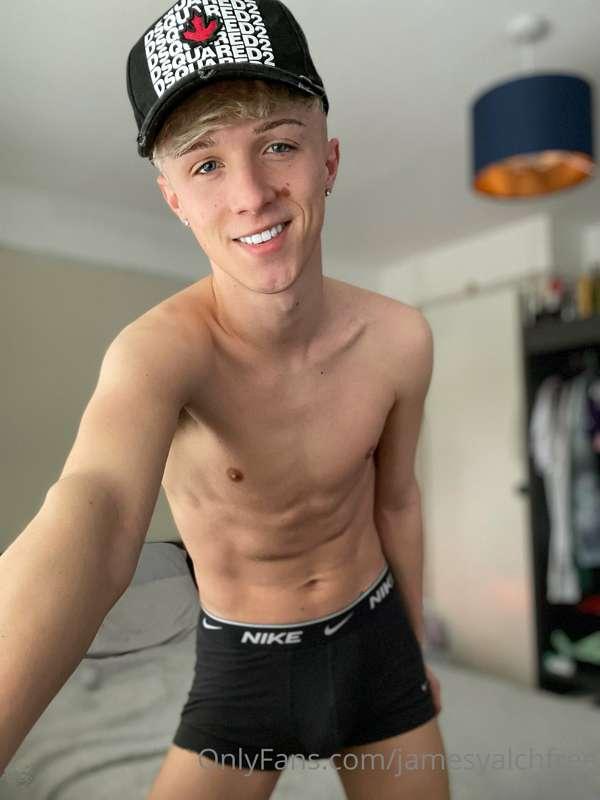 Hope you're enjoying my page 😉If you wanna get to know me be..