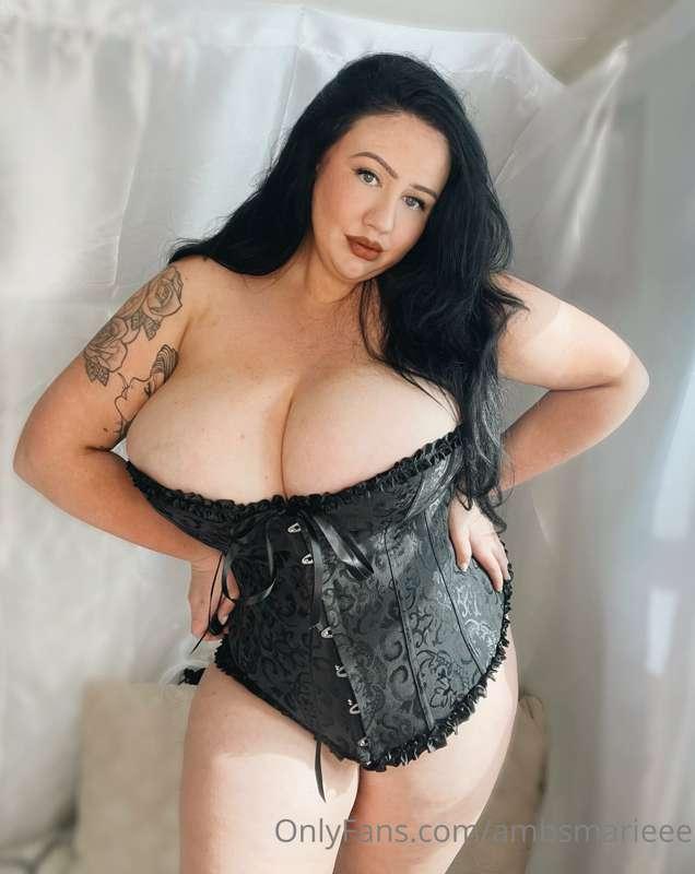 Just having some fun teasing you in my tight corset 🥰🤍