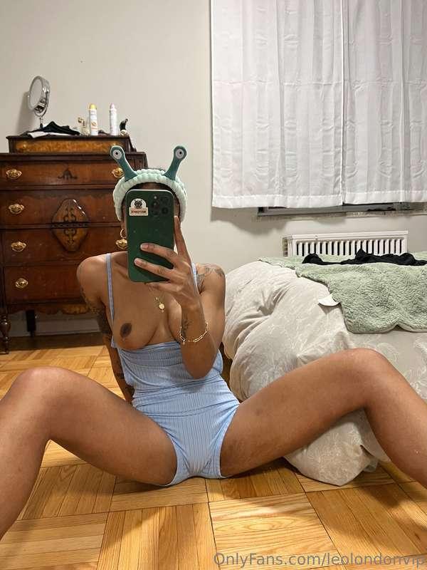 Want to watch me pull my pajamas to the side and play with m..