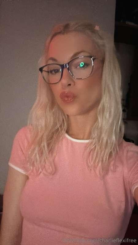 LIVE NOW! tap my profile pic 💕