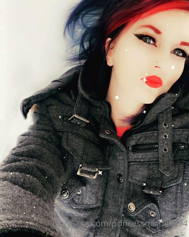 Good morning babes. Who’s enjoying the snow? Who hates it?