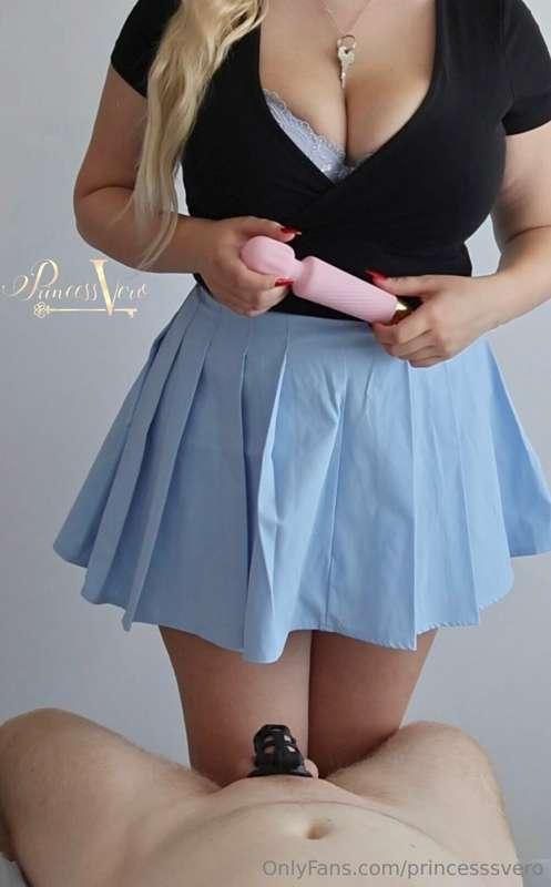 Are you sure I’m a cute next door girl?🤫