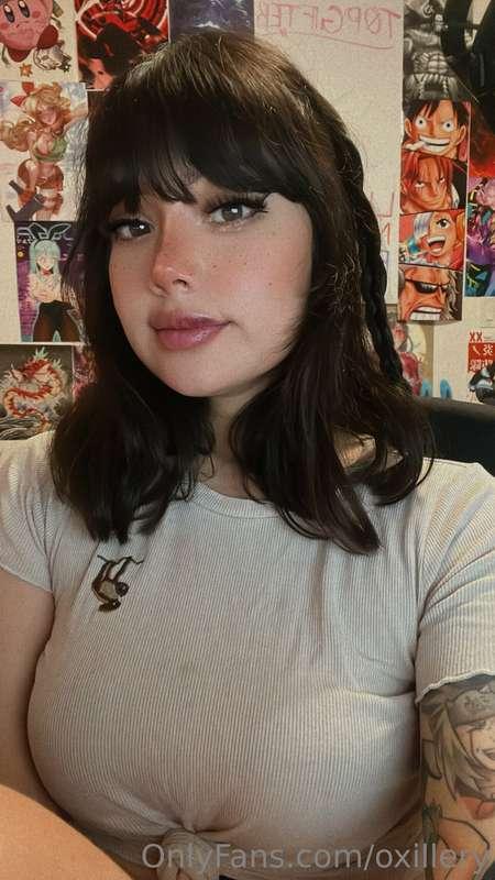 Hi horny I’m up! Post-stream selfie! As you can see allergic..