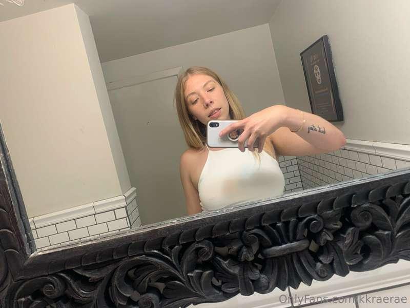 I have a habit of flashing my tits for no reason😝