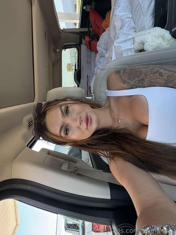 do you wanna play right now babe? Dm me 🔥 