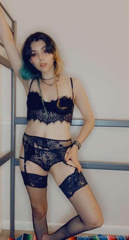 Happy Tuesday everyone! My AC is currently broken so my hous..