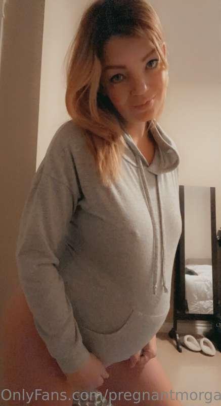 Cozy 39 weeks preggo 🤯