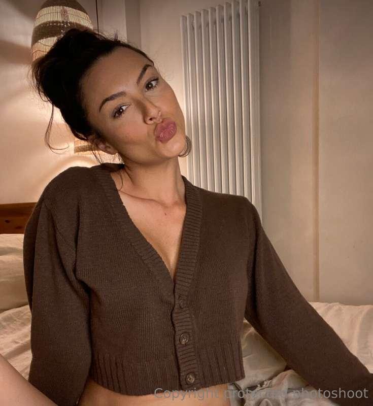 Feeling myself today… and I know you’ll feel it too 😘