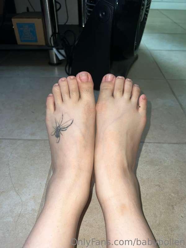 some feet content for my feet lovers