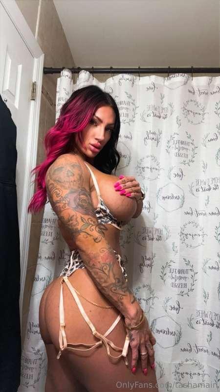 Time to get cozy and frisky 😈 dm me💋