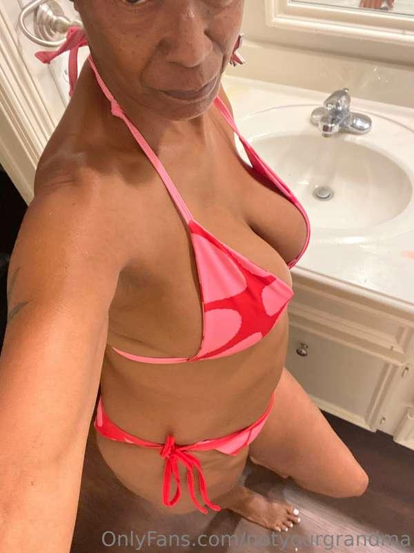 I got a new bikini today ! How do you like it ?