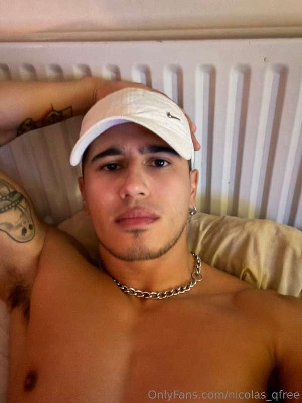 😗