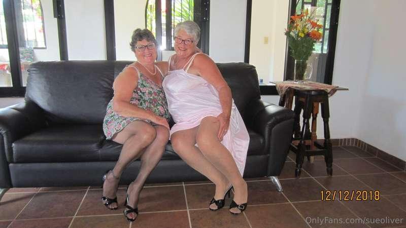 Oh My Darlings... Do you like our pantyhose covered ass?
