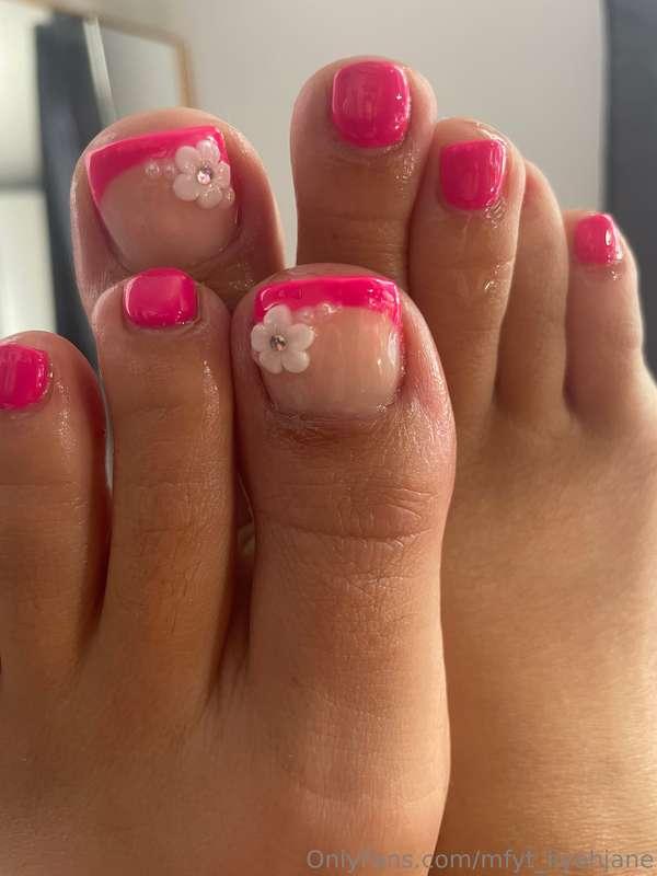 Changed my big toe design 🙈🙈🙈💕💕💕💕💕💕