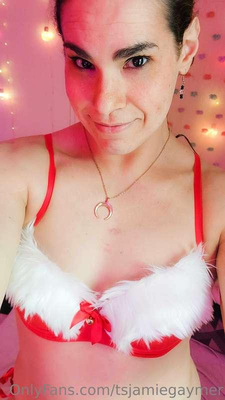 💖🥰🤍
Here's a lil tease for ya :)
Jingle Bells baby