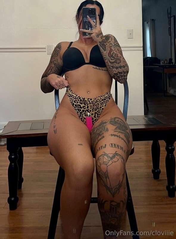 I love my thighs 🖤🤎