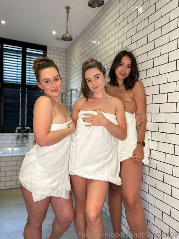 Swipe to get the titties out 👀♥️
@ccesca @poppyevans