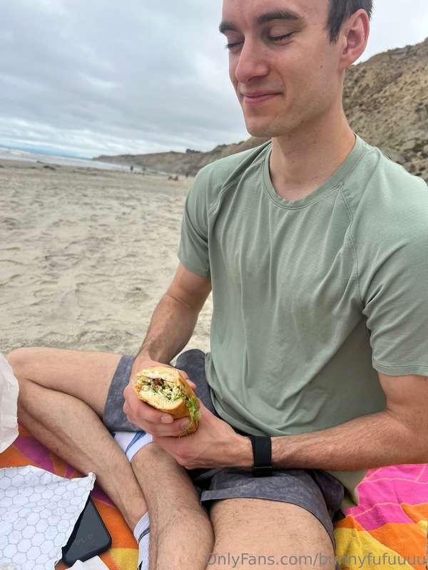 DM me if you would suck my sammy 😂