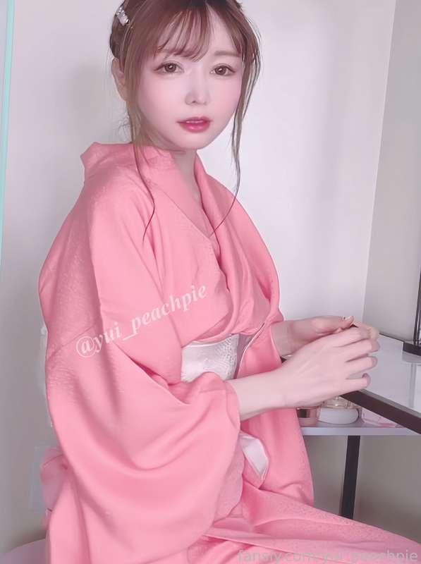 👘🎬🎥Sneak Peek Photos❣️📸😋✨15 Photos 
👘🎬🎥明日の動画のチラ見せ❣️📸😋✨15枚

This week’s Weekend Video is very special and hot🥰🔥I loved filming this video🥰❤️ This is actually a special ordered custom video for a wonderful fan❣️
I loved doing different things in the video from what I normally show🤭
Please stay tuned for tomorrow💕💕💕

今回はいつもと違ったスペシャル動画だよ🥰❤️
なぜかと言うと、カスタム動画なんです❣️
カスタム動画だけど、注文して下さった方のご厚意で、投稿できることになりました〜🥰❤️
いつもと違った感じの撮影でドキドキしました🤭💗
明日楽しみにしててね💕💕💕