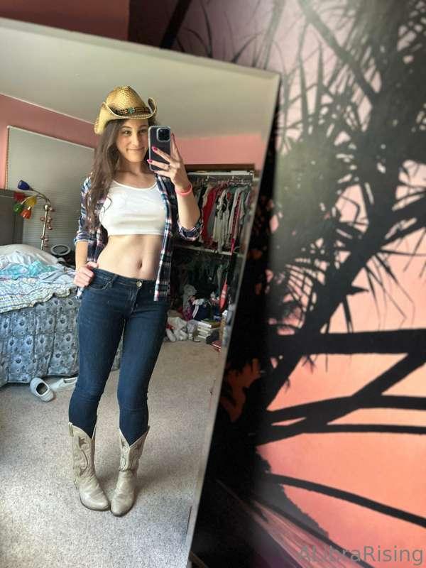 You know it’s real when you bust out the fancy boots 🤠