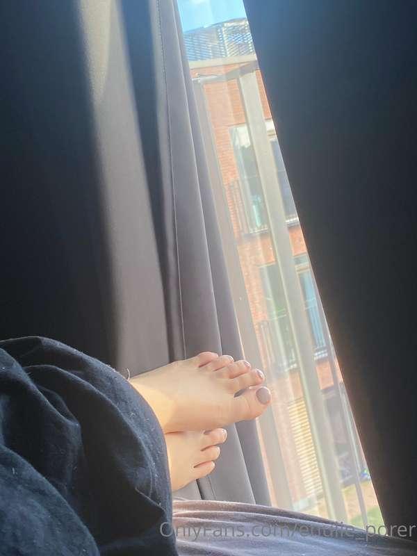 Morning Sun on my pretty feet☀️