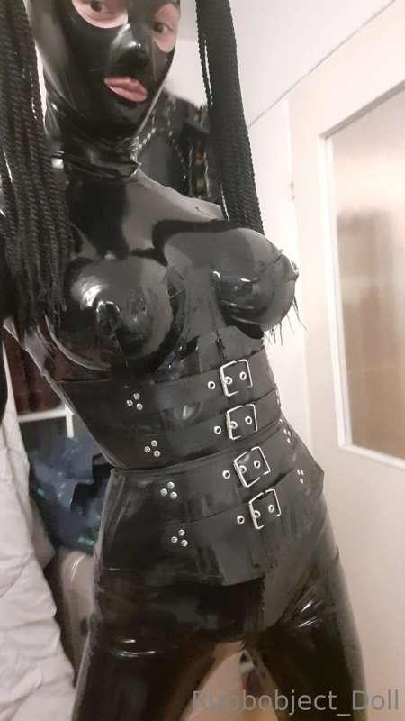Latex corsets are te best!